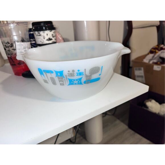 Vintage MCM Fire King Atomic Blue Heaven 10 inch bowl flawless - Picture 15 of 16